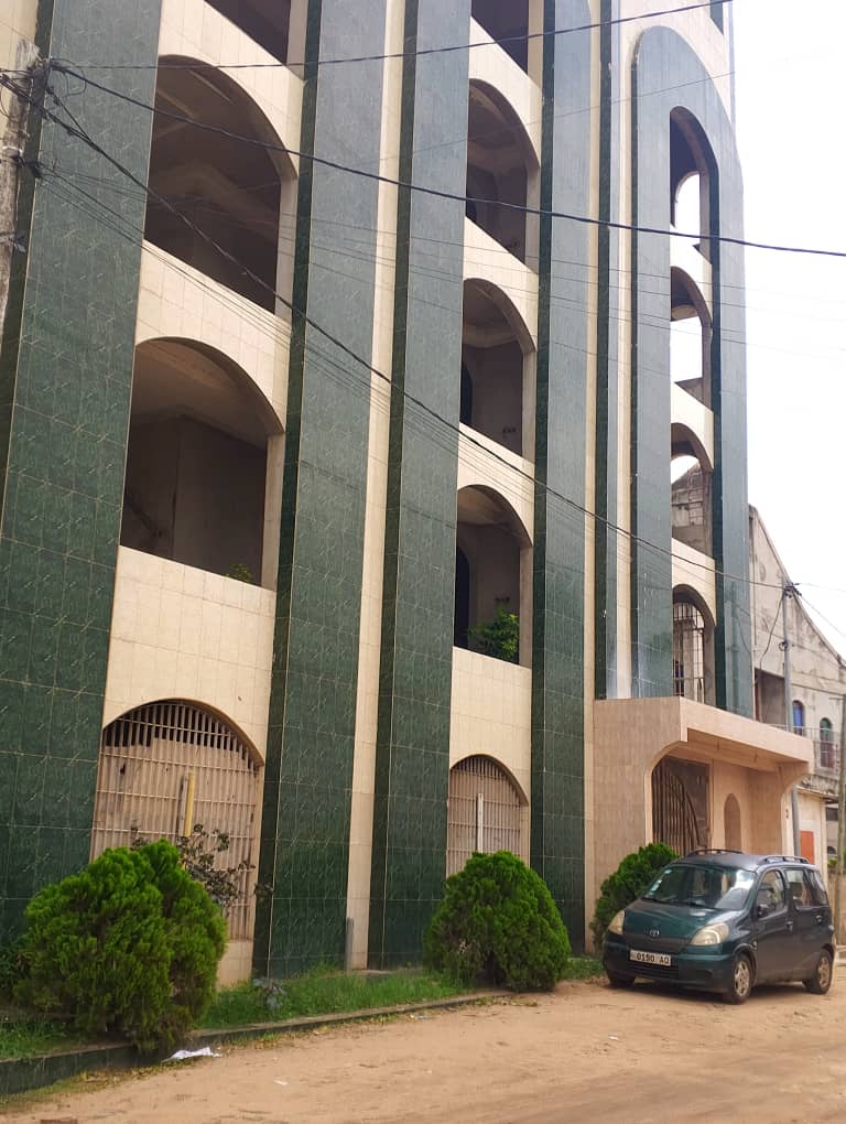 Hôtel R+5 en vente à Adidoadin – 1.830.000.000 FCFA