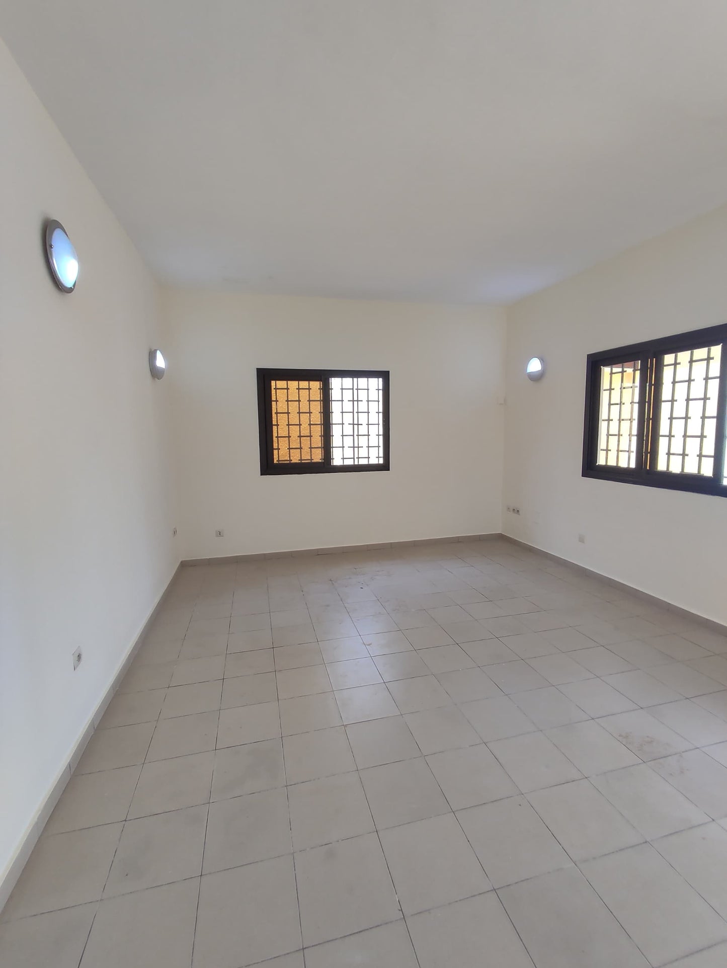 Villa 3 chambres à louer à Tokoin près de l'église Saint Vincent de Paul – 150000 FCFA