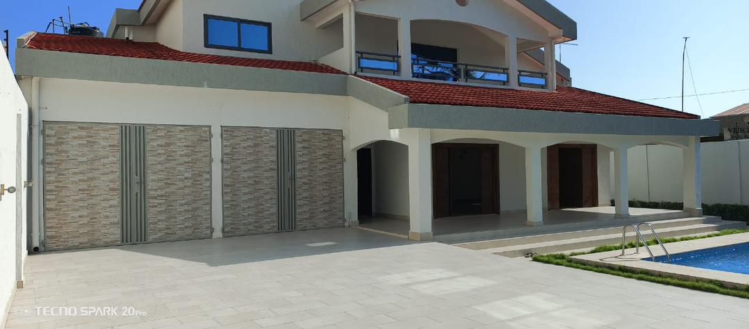 Villa duplex 5 chambres en vente à Baguida côté plage, proche du goudron – 320 millions FCFA