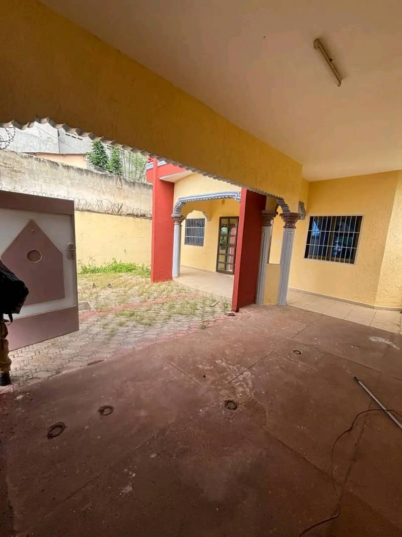 Villa 2 chambres en location à Baguida Luxolin – 150 000 FCFA/mois