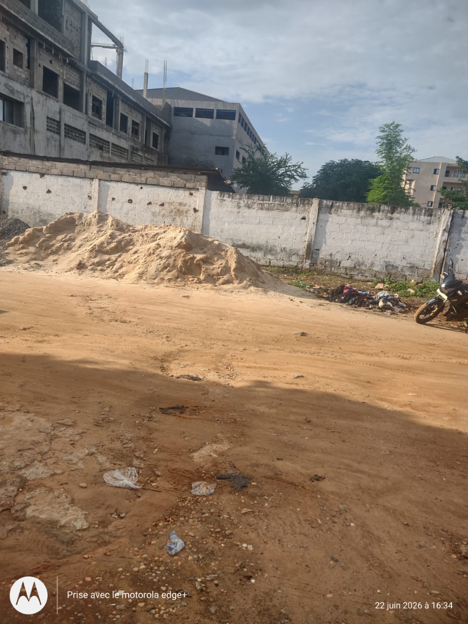 Terrain de 1600 m² en vente à Hédranawoè avec titre foncier – 50 millions FCFA le lot