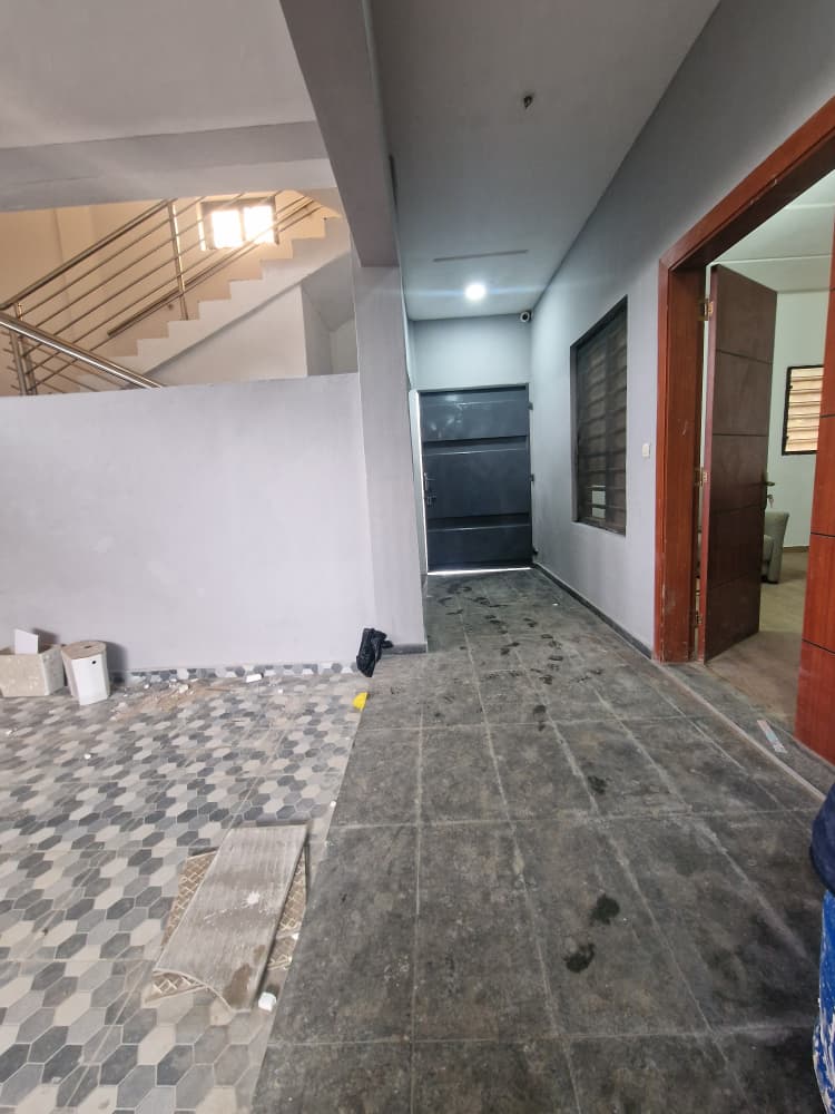 Appartement 2 chambres en location proche du goudron à Agoè Légbassito - 100 000 FCFA