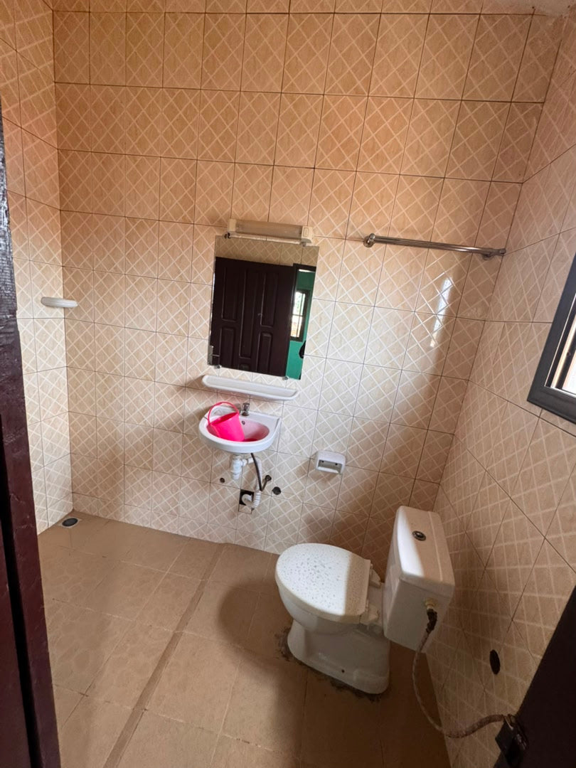 2 chambres salon à louer à Agoè Assiyéyé – 100000 FCFA