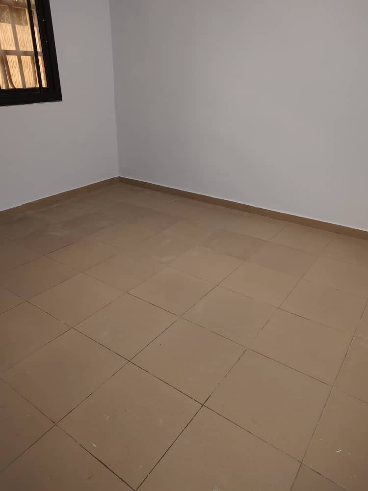 Appartement 2 chambres en location à Léo 2000 – 80 000 FCFA