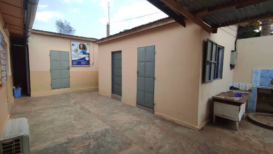 Maison 5 chambres en vente à Totsi, angle de rue – 40 millions FCFA