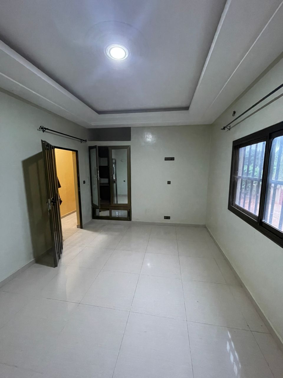 Appartement 4 chambres à louer à Agoè Assiyéyé, proche du goudron – 180 000 FCFA