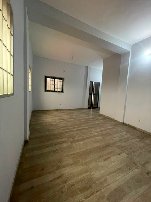 Appartement 3 chambres en location bord du goudron à Avenou Boukarou – 230.000 FCFA