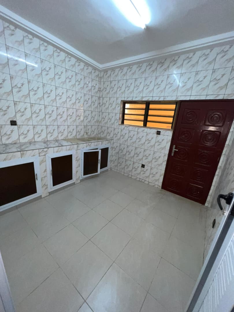 Appartement 1 chambre à louer à Agoe Amedenta – 50 000 FCFA/mois