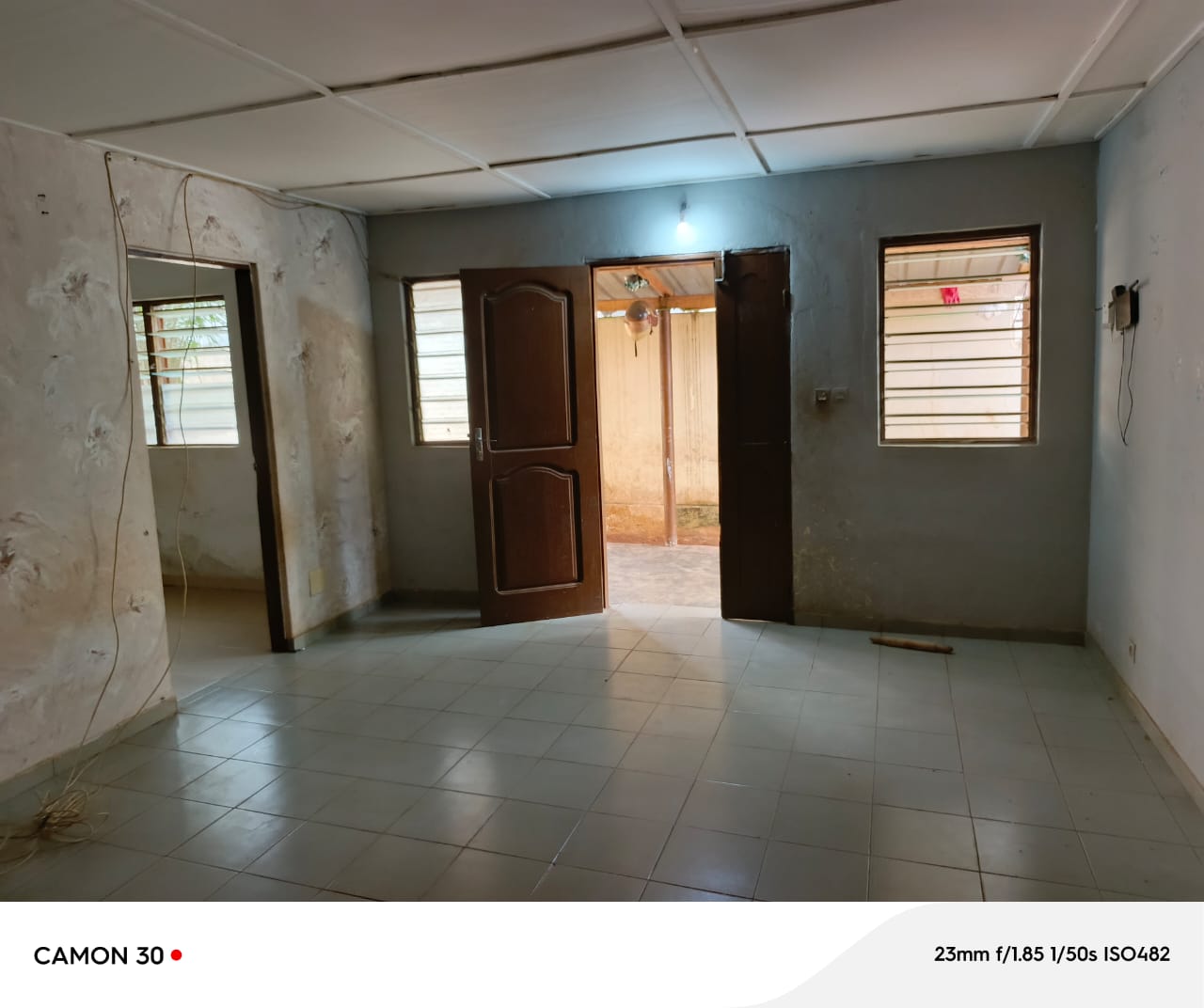 Maison cour 2 chambres en location à Agoè Logopé – 70 000 FCFA