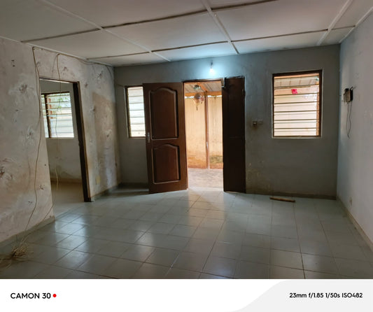 Maison cour 2 chambres en location à Agoè Logopé – 70 000 FCFA
