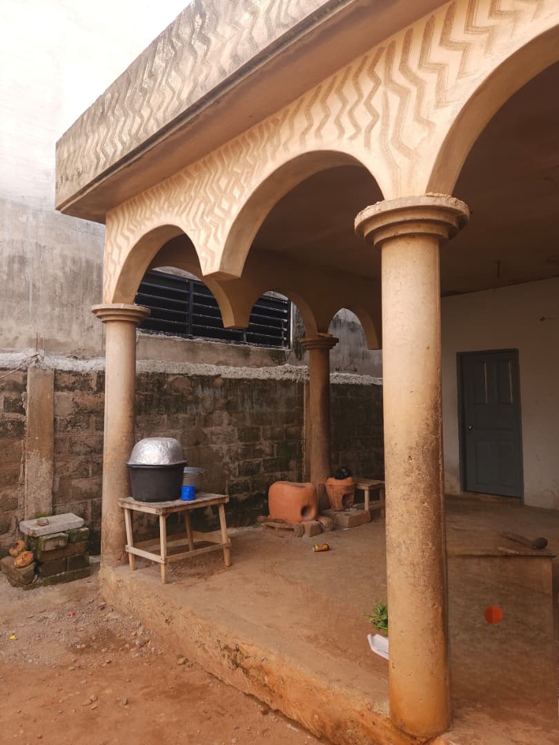 Villa 4 chambres de 300 m² en vente proche du goudron à Agoè Légbassito – 25 millions FCFA