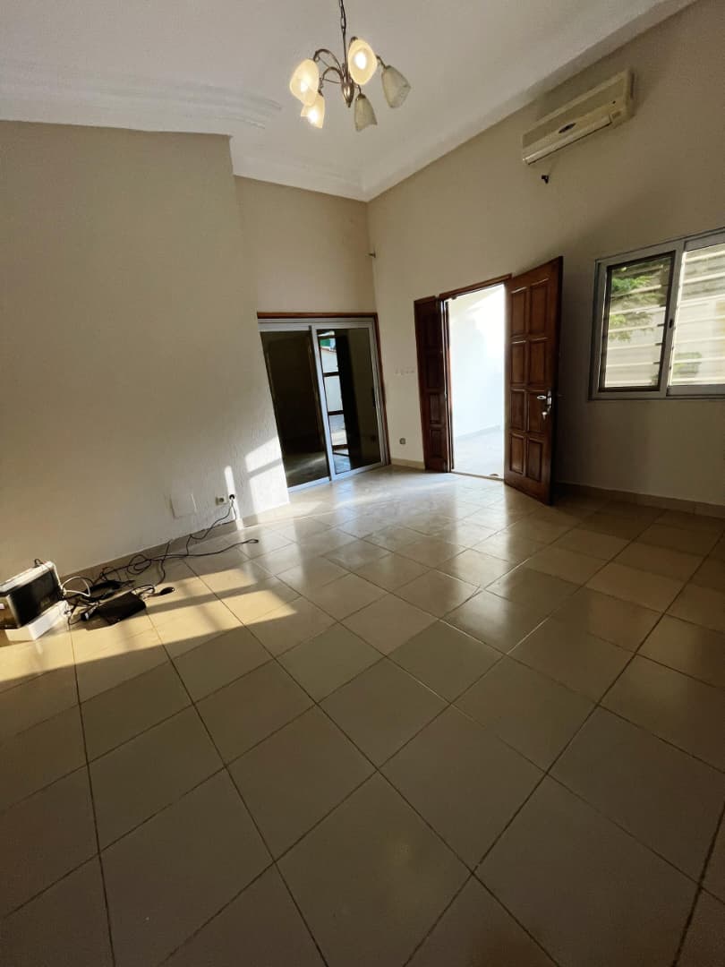 Villa 3 chambres en location à Adidogomé Awatamé – Prix à partir de 5 000 FCFA
