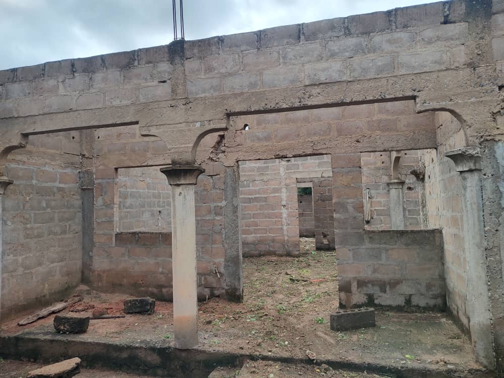 Villa 2 chambres salon en vente à Attilamonou Église Catholique – 18 millions FCFA