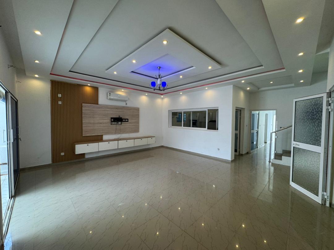 Villa duplex avec piscine 6 chambres à louer à Avedji – 1 000 000 FCFA