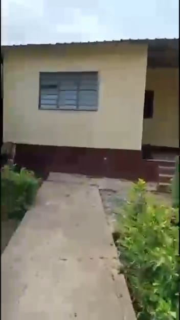 Maison sur demi lot en angle de rue à vendre à Tokoin Super Taco – 38 millions FCFA