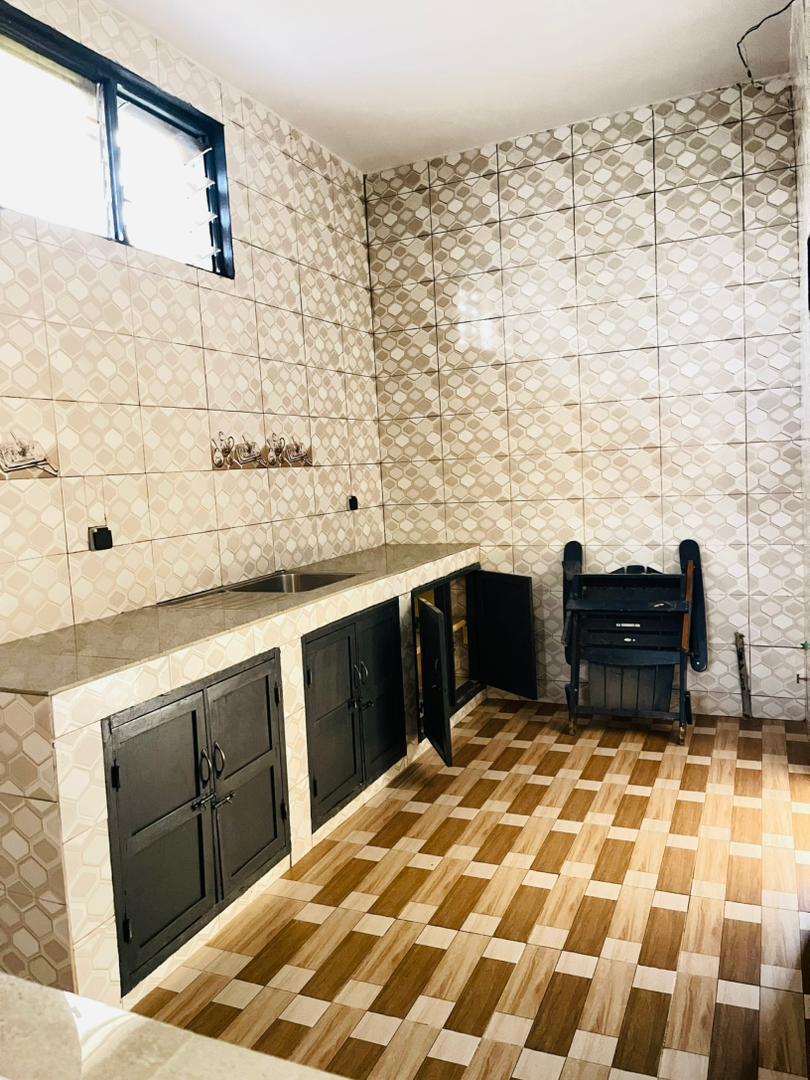 Appartement 2 chambres en location à Adidogomé Sagbado Logoté, 300m du goudron – 100000 FCFA/mois