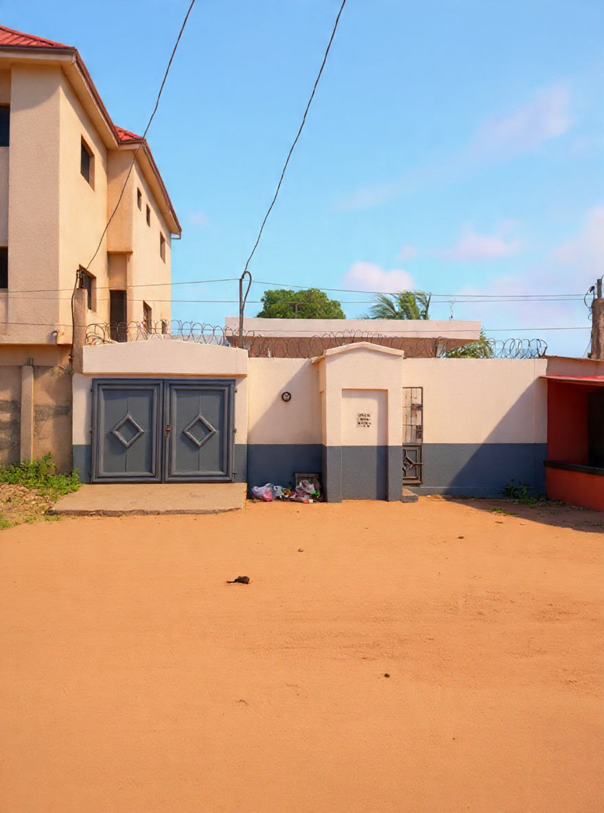 Mini villa 2 chambres en vente à Lomé Attiégou (Pharmacie Raouda) – 26 millions FCFA