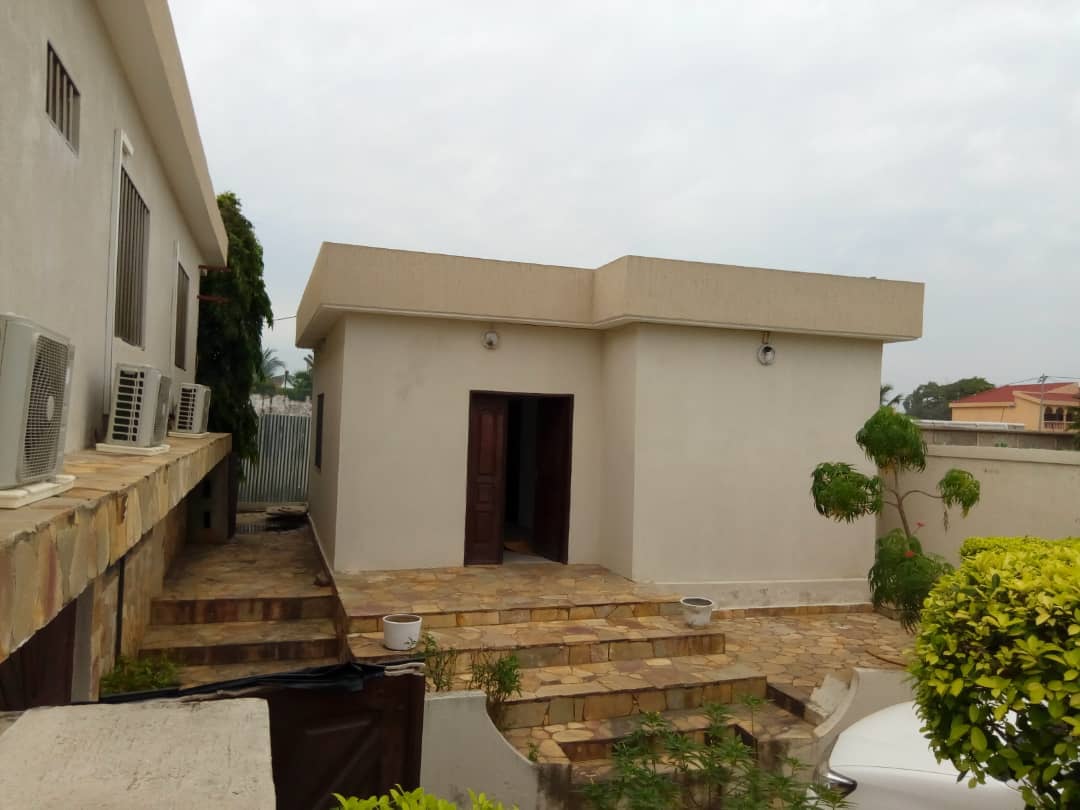 Villa souterraine 4 chambres en vente à Baguida côté plage – 280 millions FCFA