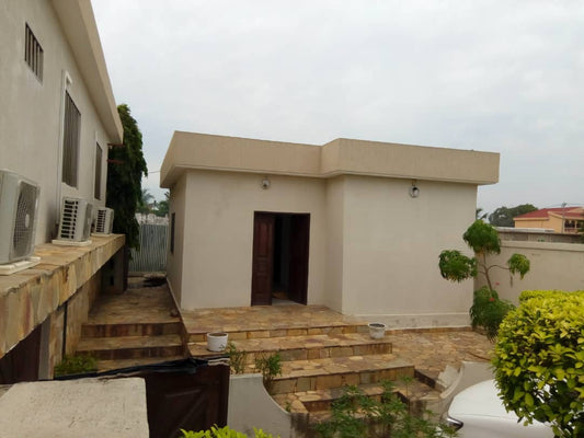Villa souterraine 4 chambres en vente à Baguida côté plage – 280 millions FCFA