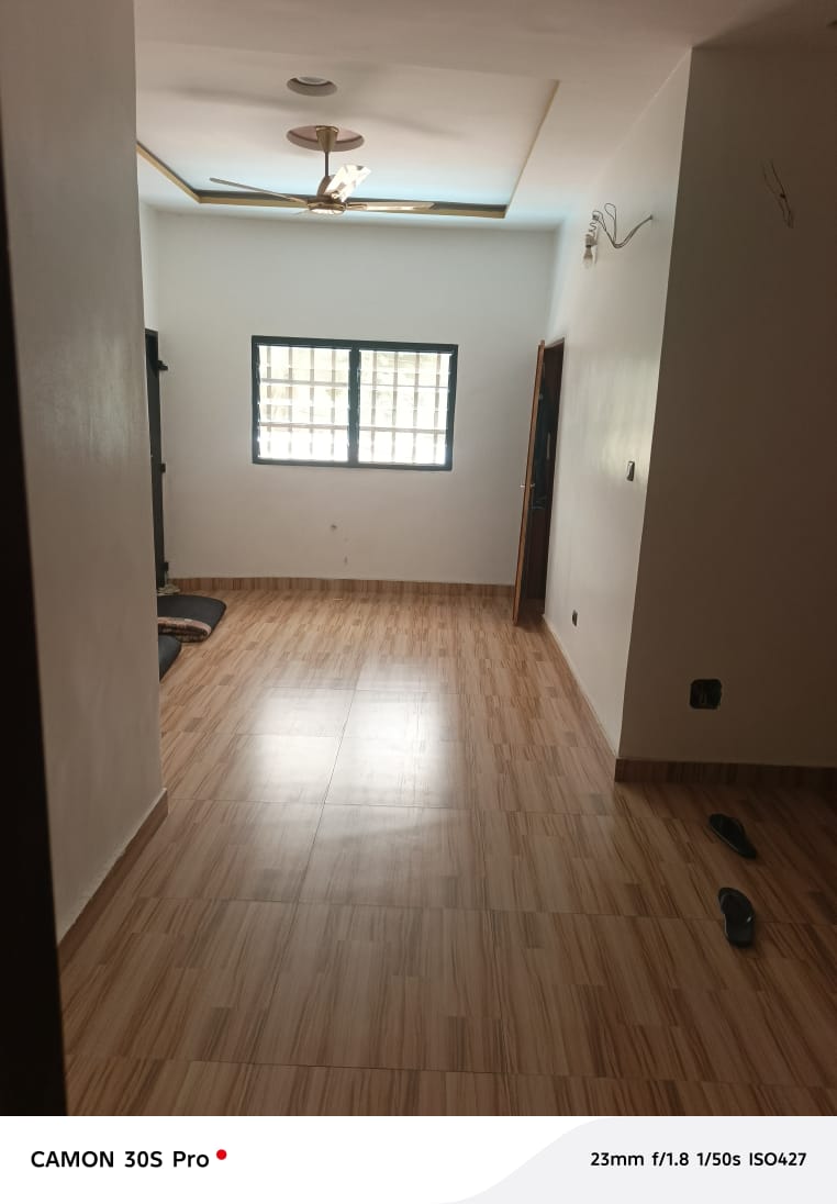 Villa 4 pièces en vente à Totsi proche du goudron – 60 millions FCFA