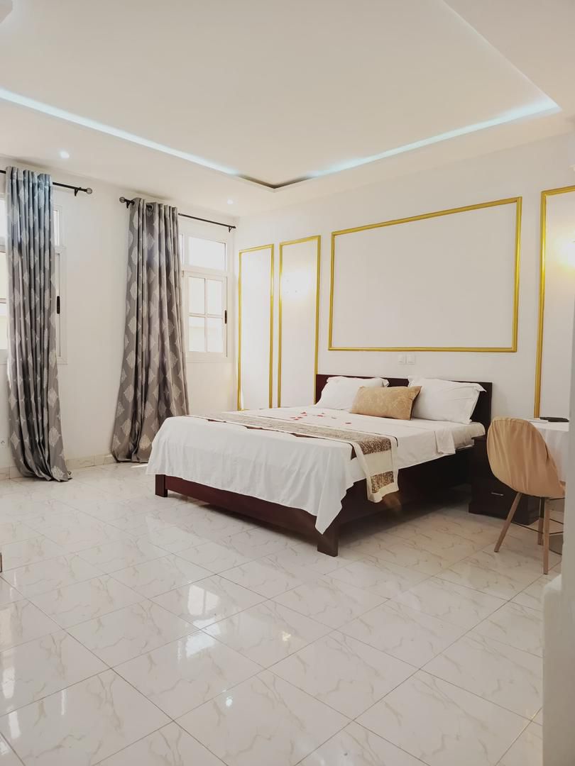 Hôtel 25 chambres de 1200 m² en vente à Alogavi, proche du goudron – 520 millions FCFA