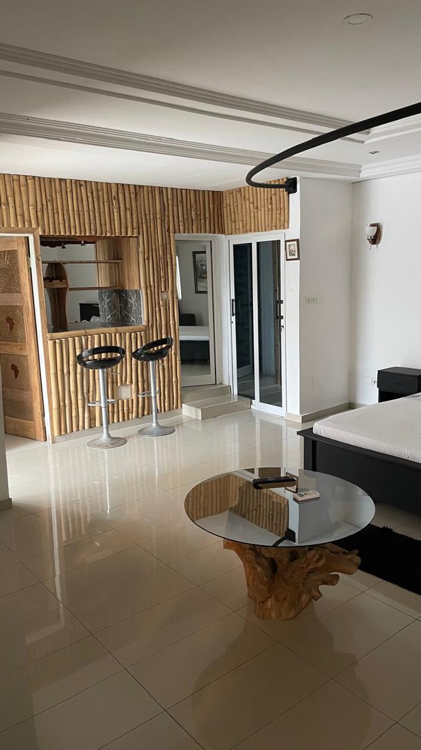Appartement meublé 17 chambres de 600 m² en vente à Baguida Devego avec piscine – 500 millions FCFA