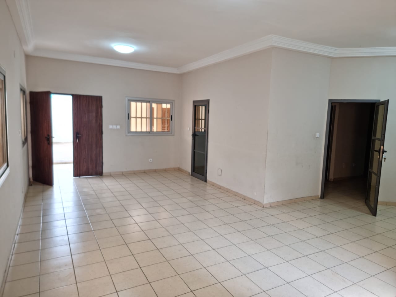 Villa duplex 5 chambres en location à Dékon non loin de Akif