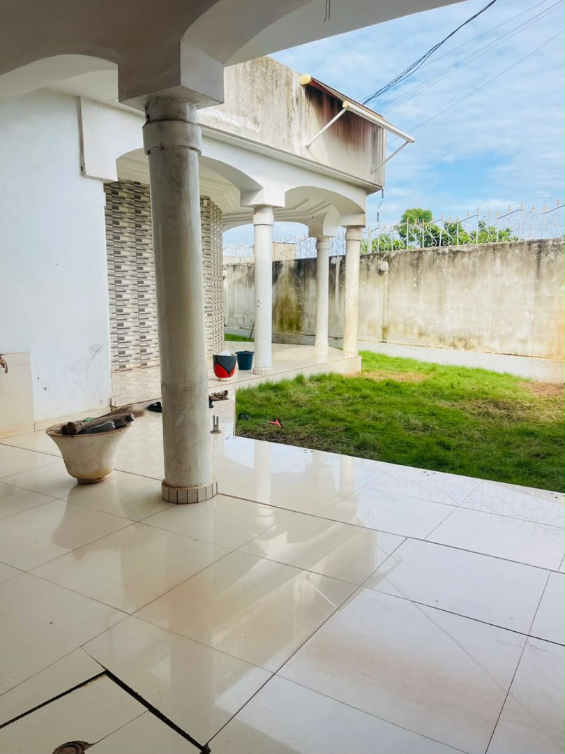 Villa 2 chambres à louer à Adidogomé Ségbé Akato – 80 000 FCFA