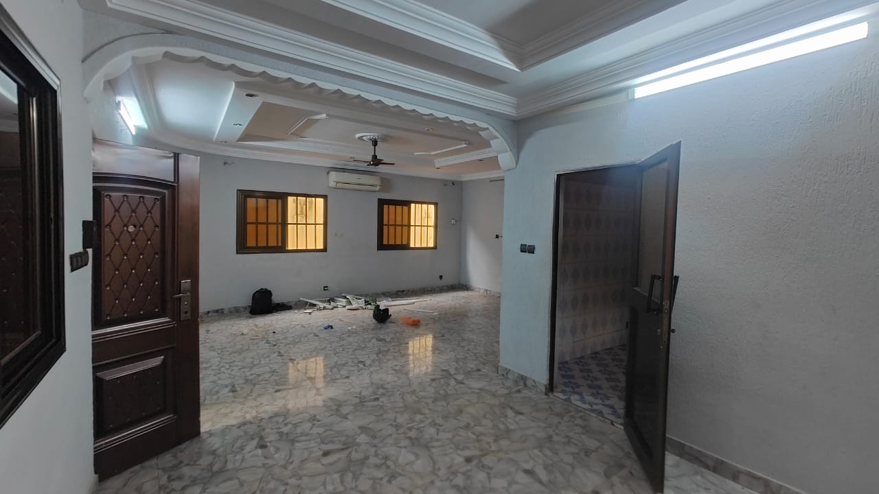 Villa duplex en location à Djidjolé – 400 000 FCFA