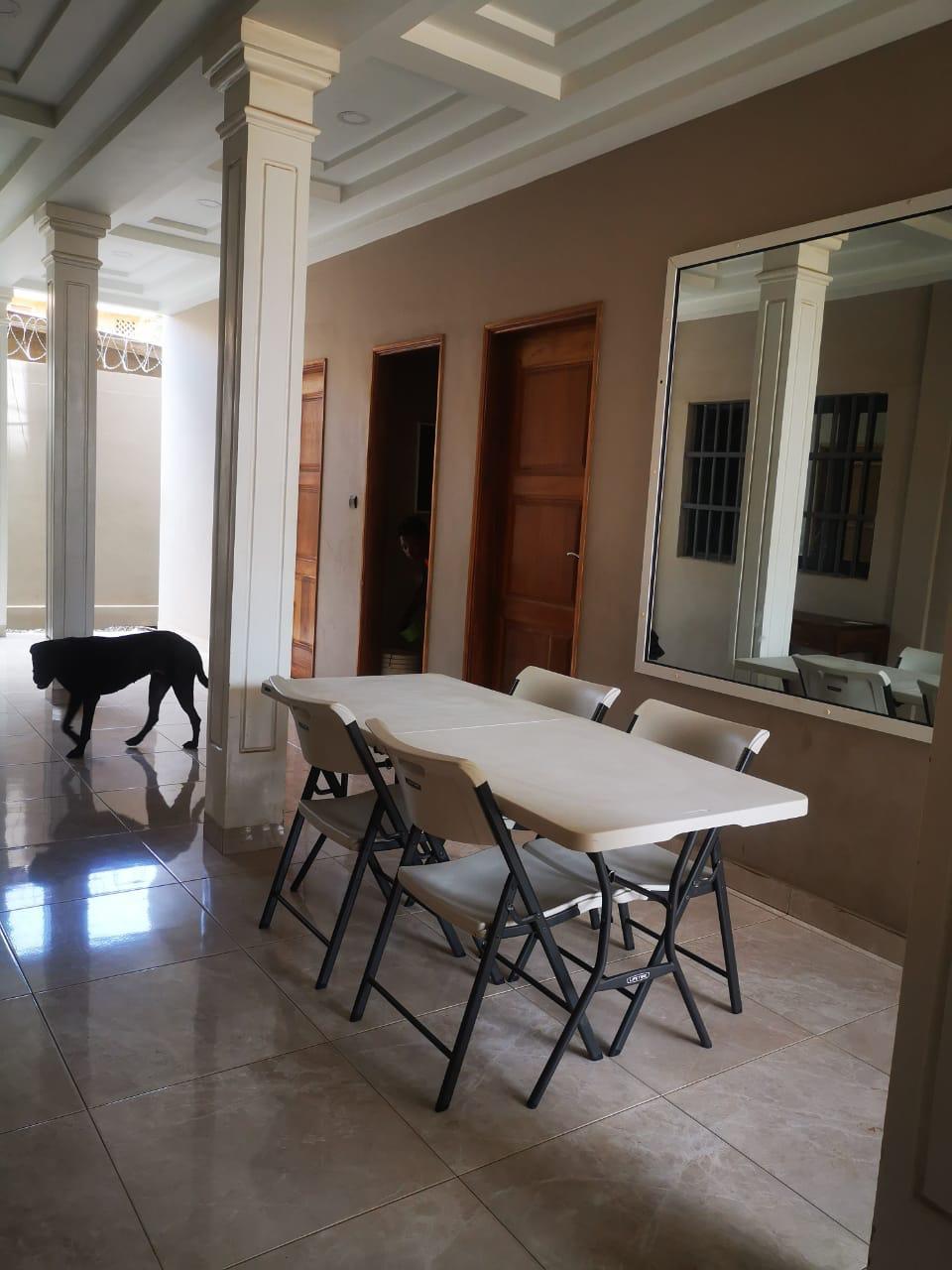 Villa duplex neuve en vente au bord du goudron à Attikoumé – 450 millions FCFA