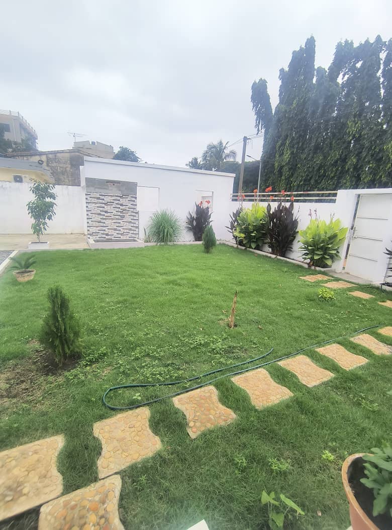 Villa 4 chambres à louer à Tokoin Forever – 500.000 FCFA