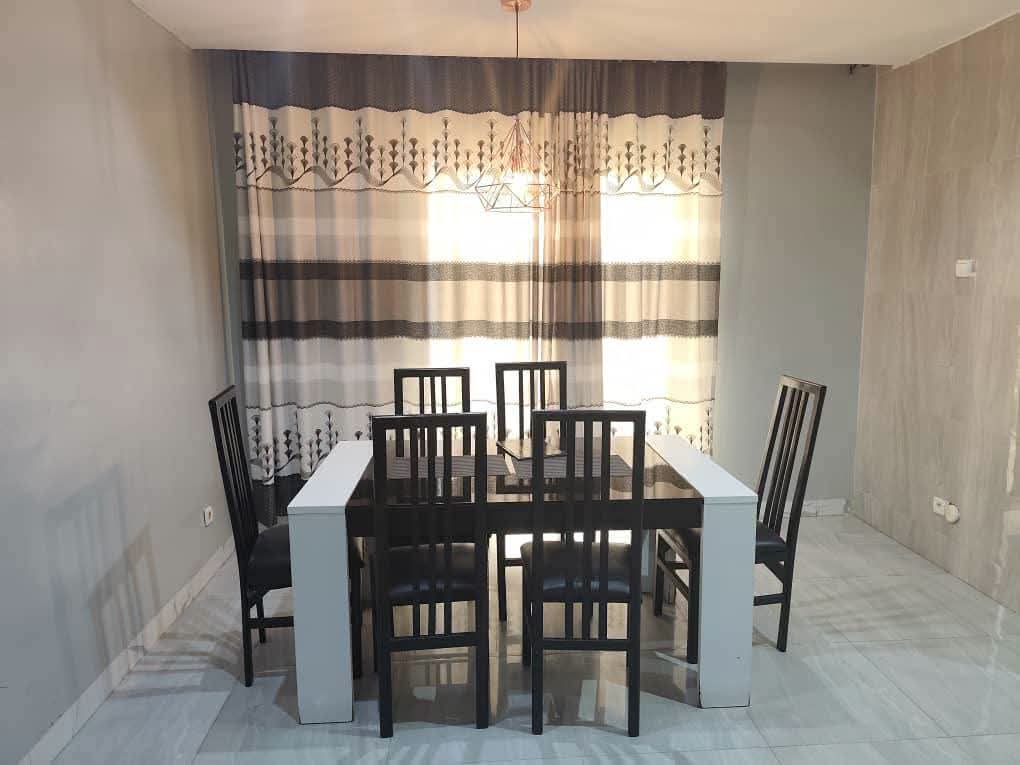 Hôtel de 21 appartements sur 1200 m² en vente en angle de rue à Djidjolé – 1.050 milliards FCFA