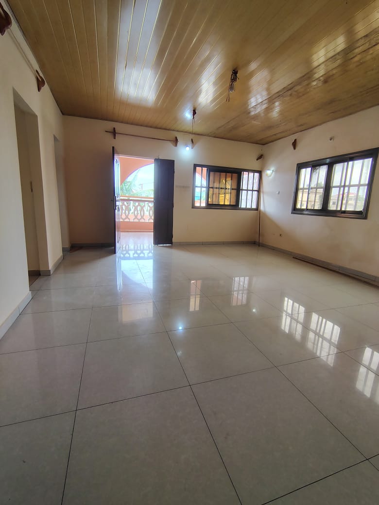 Appartement 3 pièces à louer à Gblenkome derrière pharmacie Maina source de vie – 120 000 FCFA
