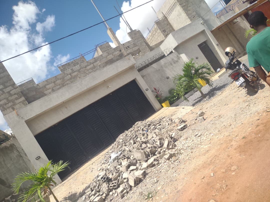 Villa R+1 en vente à Agoè Légbassito Amedenta – 29 millions FCFA