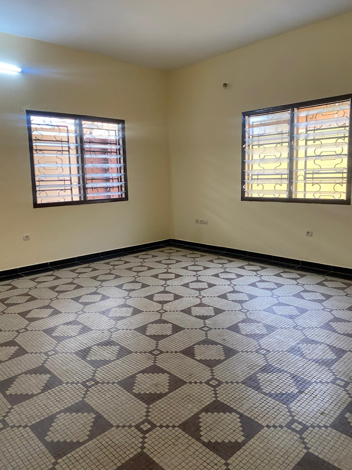 Maison 3 chambres en location à Tokoin SOTED – 250 000 FCFA