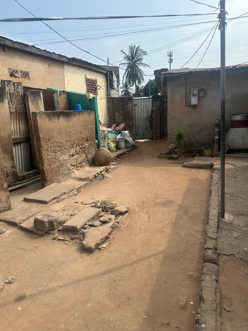 Terrain 1 lot en vente en bordure de goudron à Totsi – 110 millions FCFA