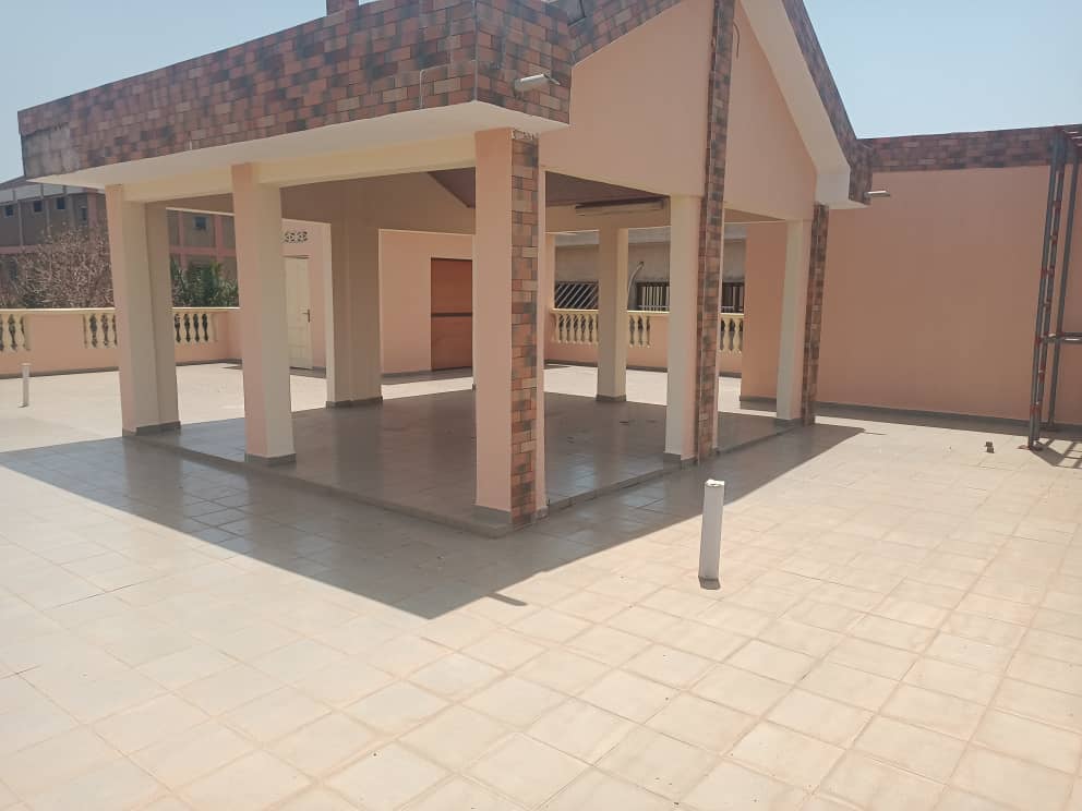 Villa duplex en location à Agoé Lycée – 500 000 FCFA