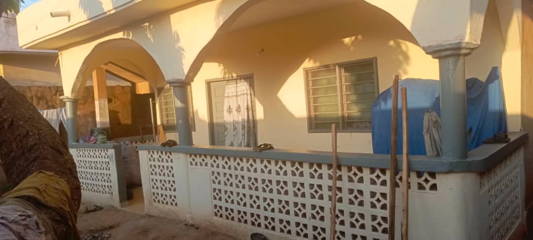 Villa 2 chambres en vente en bord du goudron à Agoé Assiyéyé – 35 000 000 FCFA