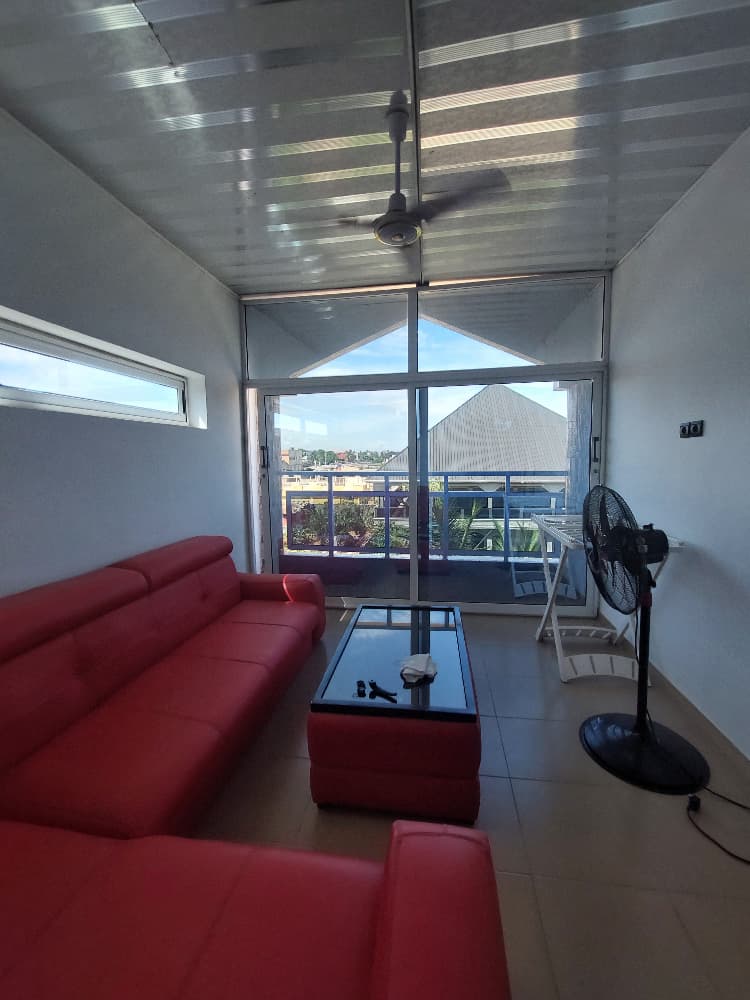 Appartement meublé de 3 chambres salon à louer à Avepozo – 450000 FCFA