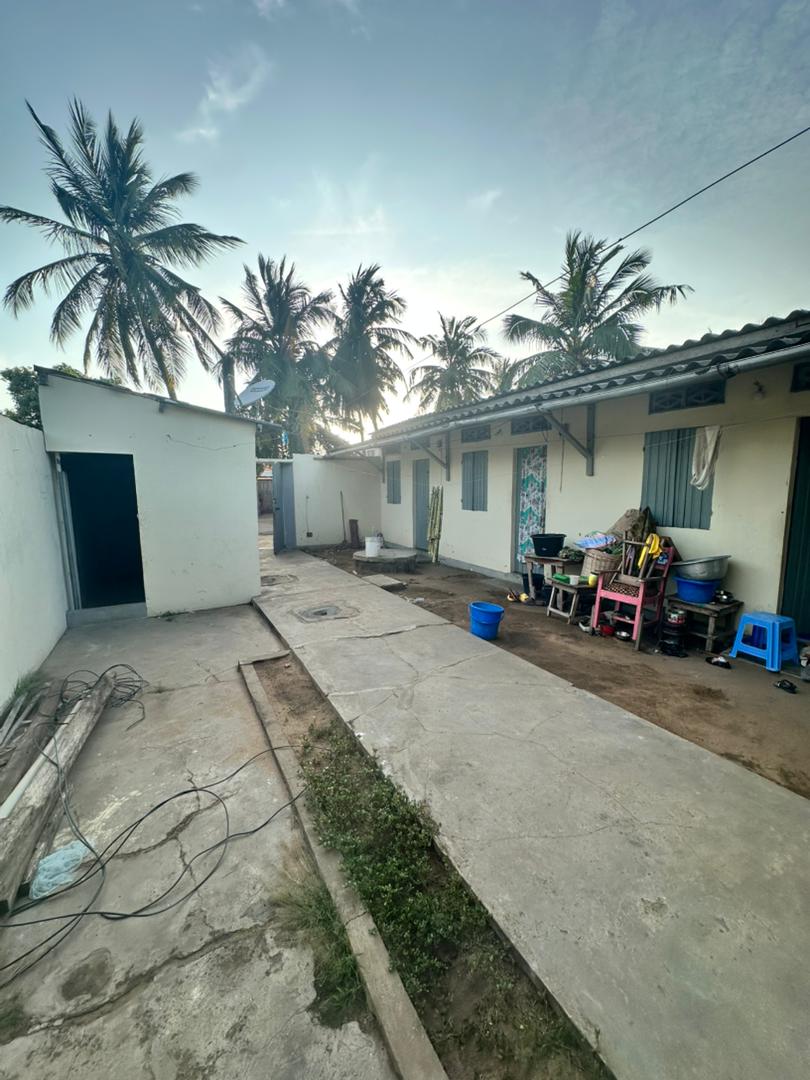 Maison en vente à Agbata, non loin du goudron – 18 millions FCFA