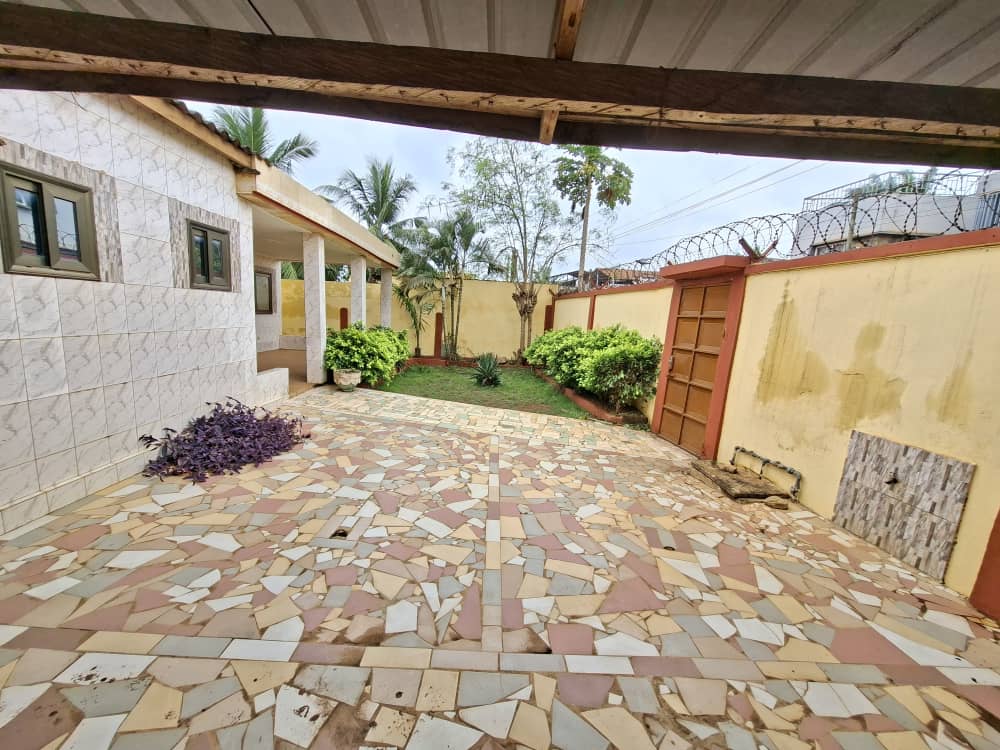 Villa tuilée 4 chambres en vente à Agoe Legbassito – 50 millions FCFA