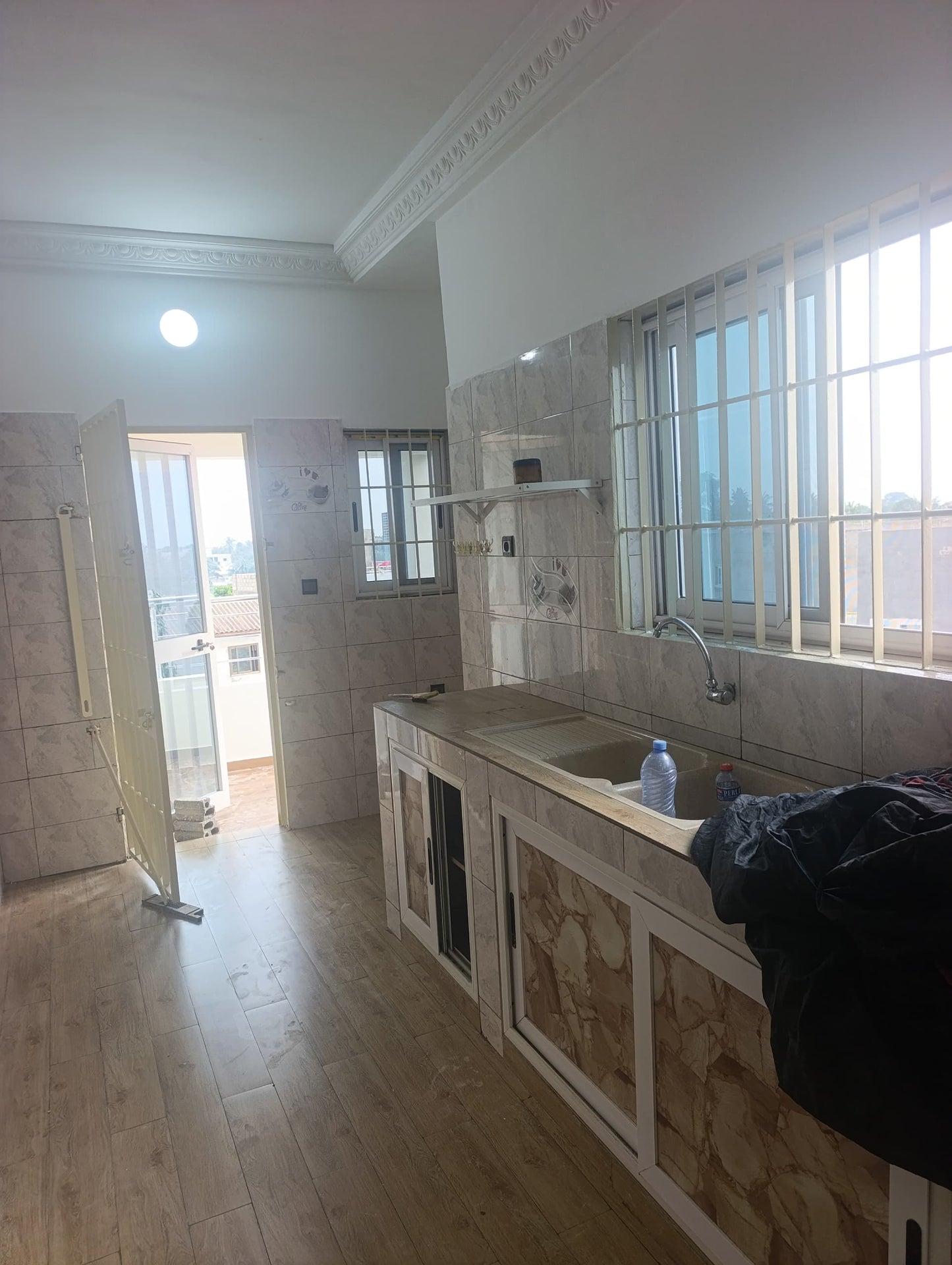 Appartement de 2 chambres à louer à Zanguera – 120 000 FCFA