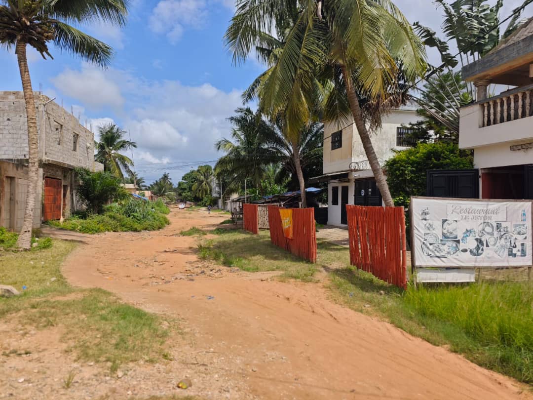 Terrain de 300 m² en vente à Atigangomé – 18 millions FCFA