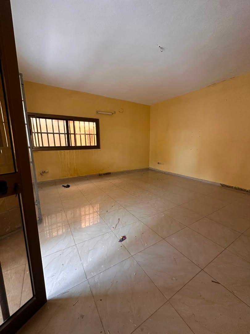 Villa de 4 chambres à louer à Agbalepedo – 120000 FCFA