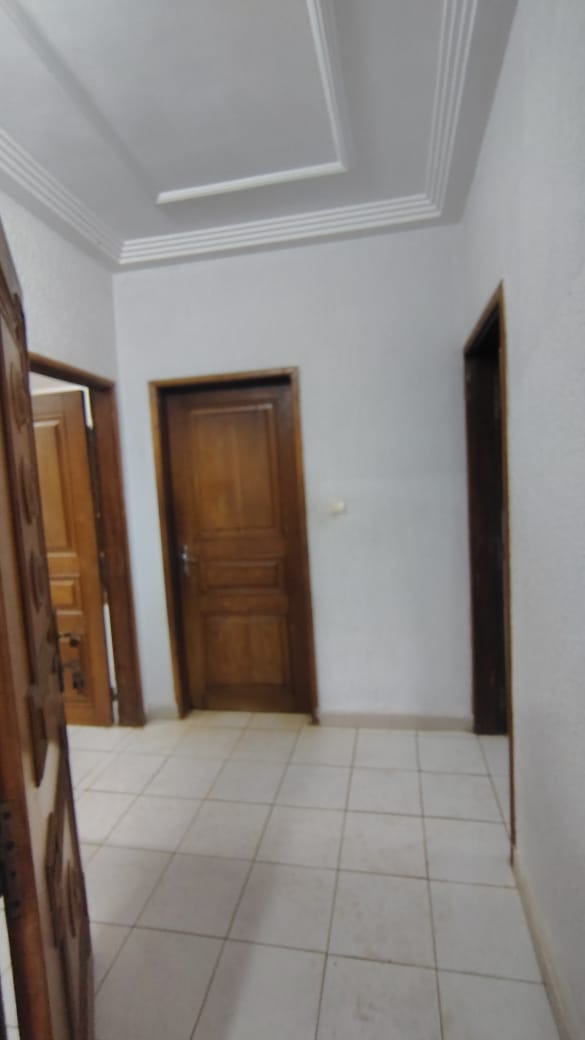 Appartement 2 chambres à louer à Léo 2000 – 75 000 FCFA
