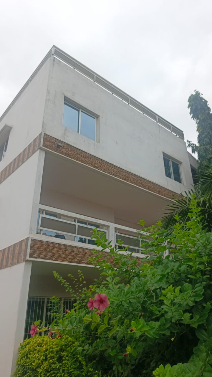 Villa duplex R+2 en vente à Atikoumé Atikpa à 300m du goudron – 150 millions FCFA