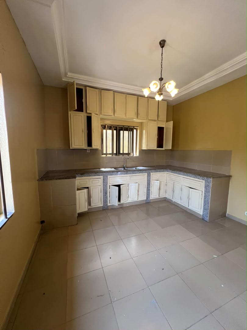 Appartement 1 chambre en location à Attiégou proche du goudron – 75.000 FCFA par mois