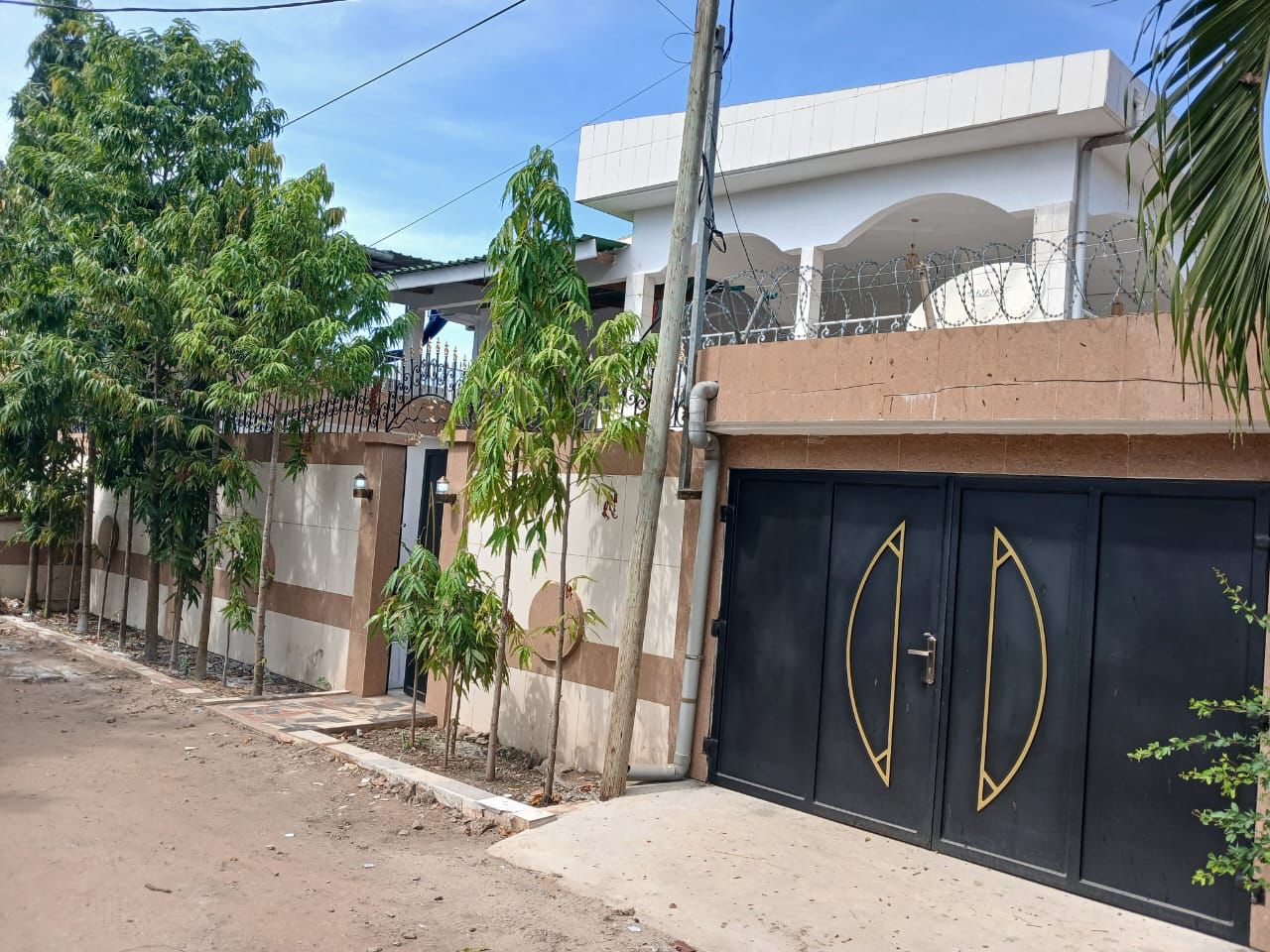 Villa duplex 4 chambres à louer à Nyekonakpoe près du lycée français de Lomé – 800000 FCFA