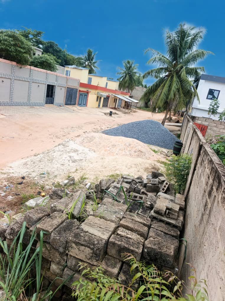 Terrain 1/2 lot en vente à Atilamonou proche du goudron Lomé-Kpalimé – 20 millions FCFA