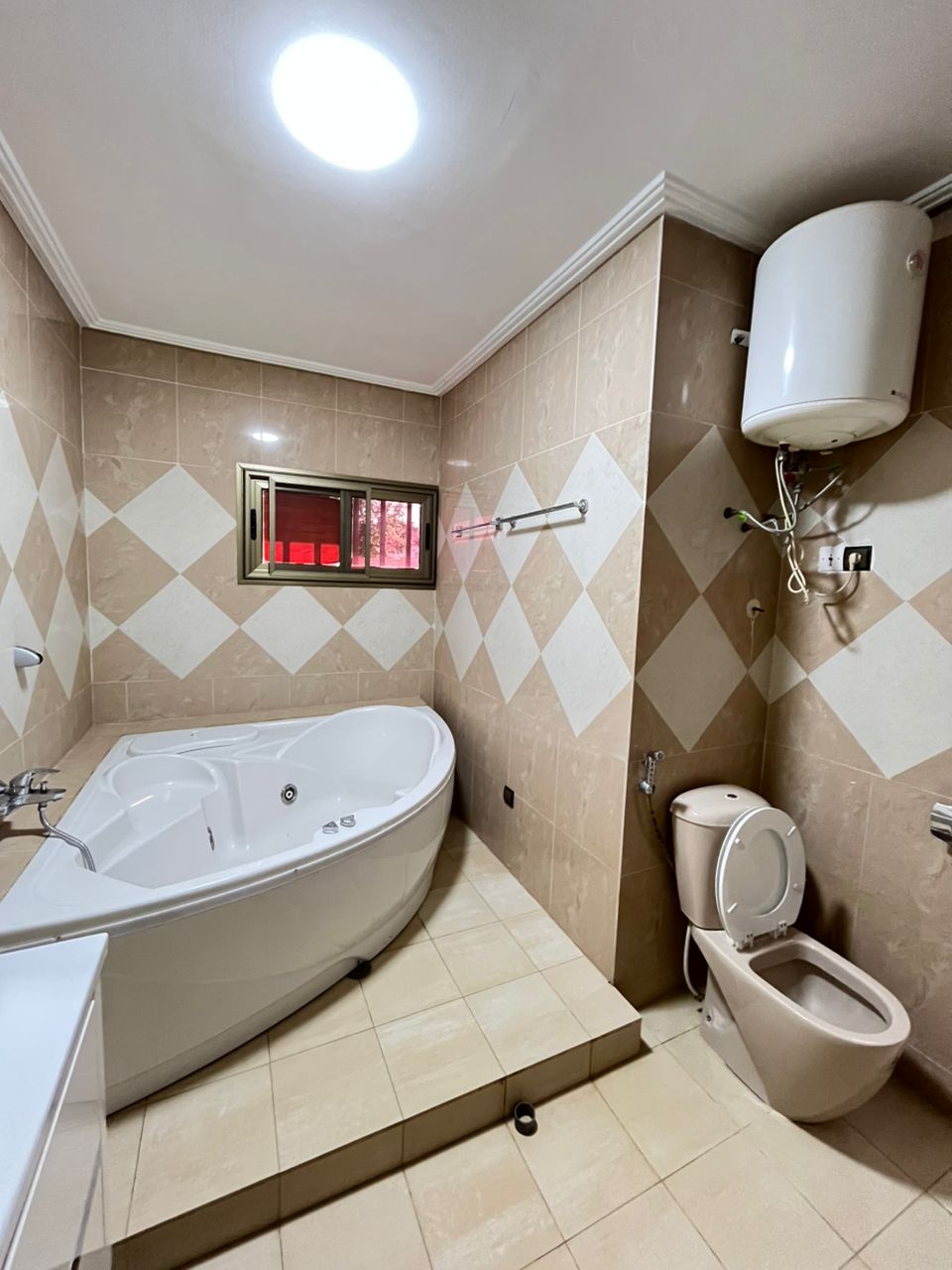 Villa basse 4 chambres à louer à la Résidence de la Caisse – 1 600 000 FCFA